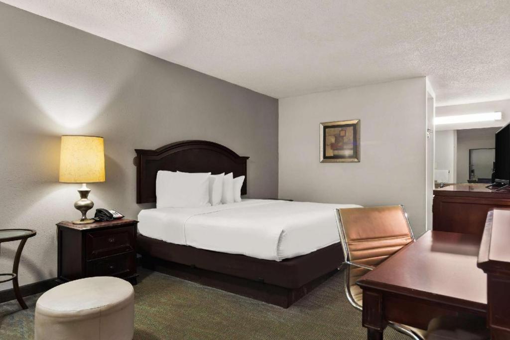 למברטון Rodeway Inn מראה חיצוני תמונה